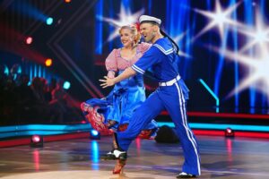 Jeanette Biedermann Instagram - Was für ein aufregender Abend gestern bei „Let’s Dance“! @vadim.garbuzov es hat so viel Spaß gemacht! #🧜 Es ist eine große Freude mit dir! #😃 #💝️ Ich freu mich auf unseren nächsten Tanz! Wie hat es euch gefallen? 

#jeanettebiedermann #letsdance💃