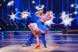 Jeanette Biedermann Instagram - Was für ein aufregender Abend gestern bei „Let’s Dance“! @vadim.garbuzov es hat so viel Spaß gemacht! #🧜 Es ist eine große Freude mit dir! #😃 #💝️ Ich freu mich auf unseren nächsten Tanz! Wie hat es euch gefallen? 

#jeanettebiedermann #letsdance💃