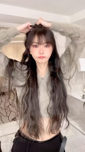 Jeannie Hsieh Instagram - 連穿個裙子也要跳一下😂#週末愉快 #淺跳一下 #今日份可愛 #50歲正是拼的年紀 #謝金燕