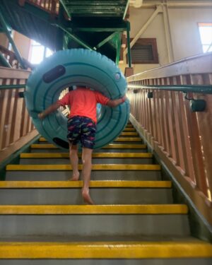 Jen Lilley Instagram - We took a quick trip to celebrate Jeffrey’s 7th birthday and crammed in some much needed rest and relaxation. I think we laughed a solid 2 hours on the way home. Special thanks to our awesome friend and sister in Christ, Amanda for coming with us. It was an absolutely joy watching you conquer your fears on all the water slides. We love you! 
PS can we just acknowledge how big Kayden is getting??!! 🤯