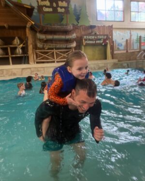 Jen Lilley Instagram - We took a quick trip to celebrate Jeffrey’s 7th birthday and crammed in some much needed rest and relaxation. I think we laughed a solid 2 hours on the way home. Special thanks to our awesome friend and sister in Christ, Amanda for coming with us. It was an absolutely joy watching you conquer your fears on all the water slides. We love you! 
PS can we just acknowledge how big Kayden is getting??!! 🤯