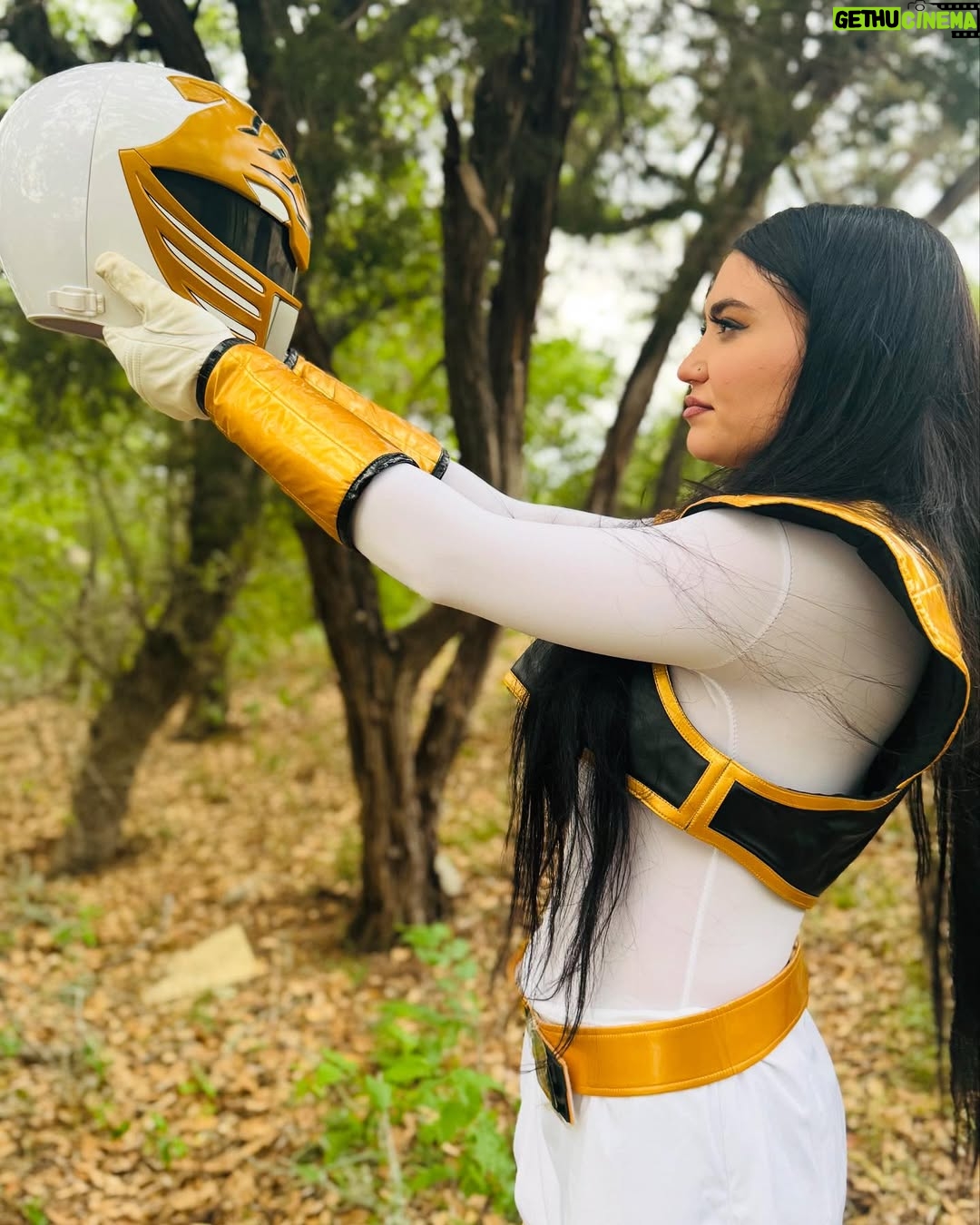 Jenna Frank - 21.9K Likes - May The Power Protect You 🤍 #powerrangers
@lotwhitedragon @powerrangers
Costume by @deaconrap
Makeup by @blueartistamua