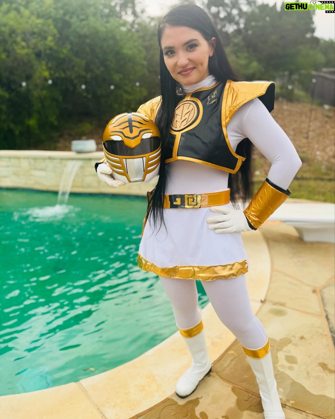 Jenna Frank - 21.9K Likes - May The Power Protect You 🤍 #powerrangers
@lotwhitedragon @powerrangers
Costume by @deaconrap
Makeup by @blueartistamua