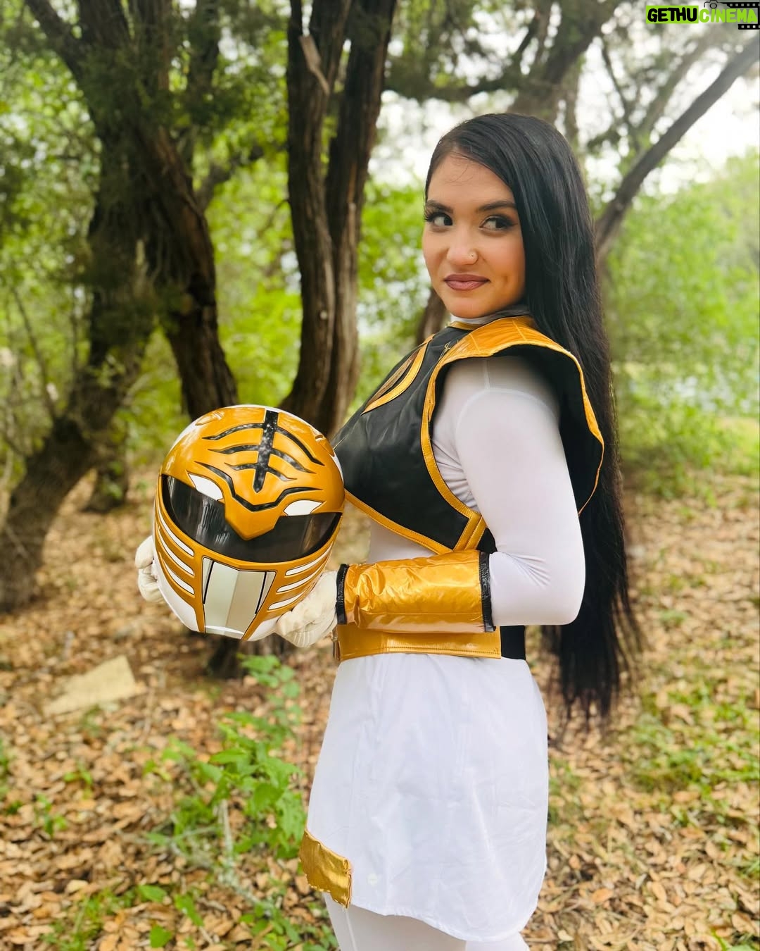 Jenna Frank - 21.9K Likes - May The Power Protect You 🤍 #powerrangers
@lotwhitedragon @powerrangers
Costume by @deaconrap
Makeup by @blueartistamua