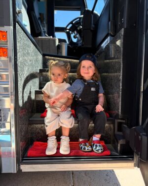 Jenna Johnson Instagram - Roma   Kiki 💘

The side eye in slide 6 when Rome played hard to get is my favorite EVER!!!