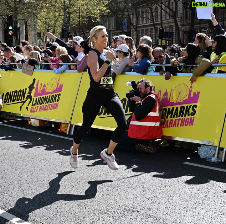 Jenni Falconer - 3.2K Likes - The sprint finishβ¦.or at least it felt like that to me after 13 miles. πππΌββοΈπ
17 days till we go againβ¦.
@londonlandmarkshalf @londonmarathon #raceseason