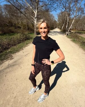 Jenni Falconer Instagram - Every now and again there’s a break from the April showers and the sun comes out. 😊 ☀️ 

#runner #aprilrunning