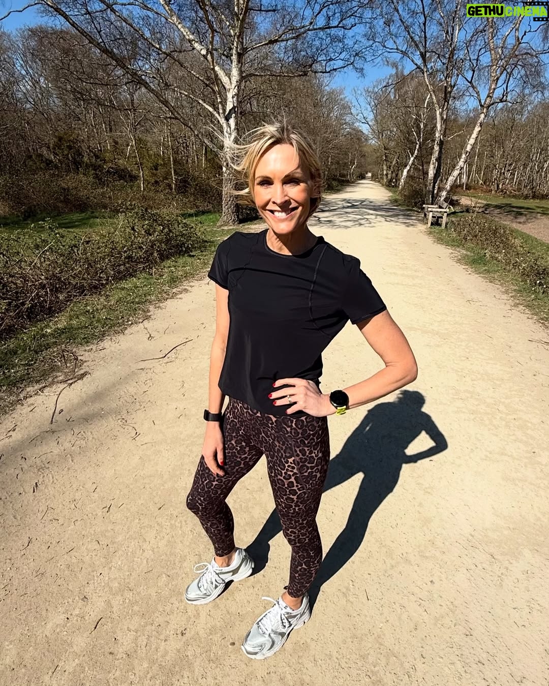 Jenni Falconer - 2.1K Likes - Every now and again thereβs a break from the April showers and the sun comes out. π βοΈ
#runner #aprilrunning
