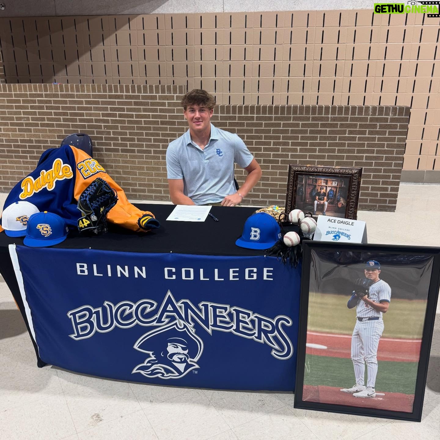 Jennie Finch - 11.4K Likes - Signing Day for Ace w/ @blinn_baseball We couldn’t be more proud of him and so excited for him and his teammates to continue their athletic careers!
Go Tors, Go Bucs!
Sending so many thank you’s to all that have poured into our boy, we so appreciate you! 🙏🏽
