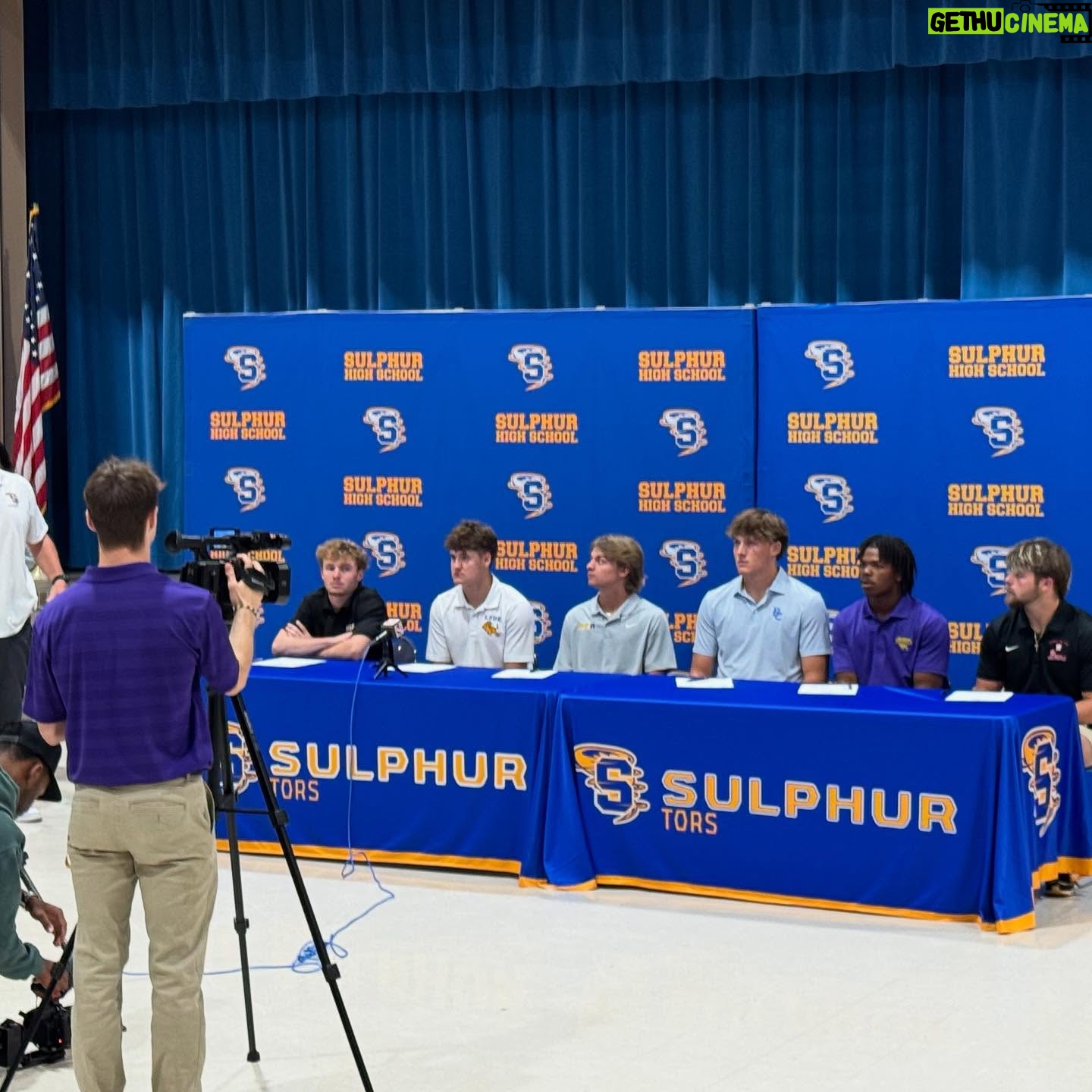 Jennie Finch - 11.4K Likes - Signing Day for Ace w/ @blinn_baseball We couldn’t be more proud of him and so excited for him and his teammates to continue their athletic careers!
Go Tors, Go Bucs!
Sending so many thank you’s to all that have poured into our boy, we so appreciate you! 🙏🏽