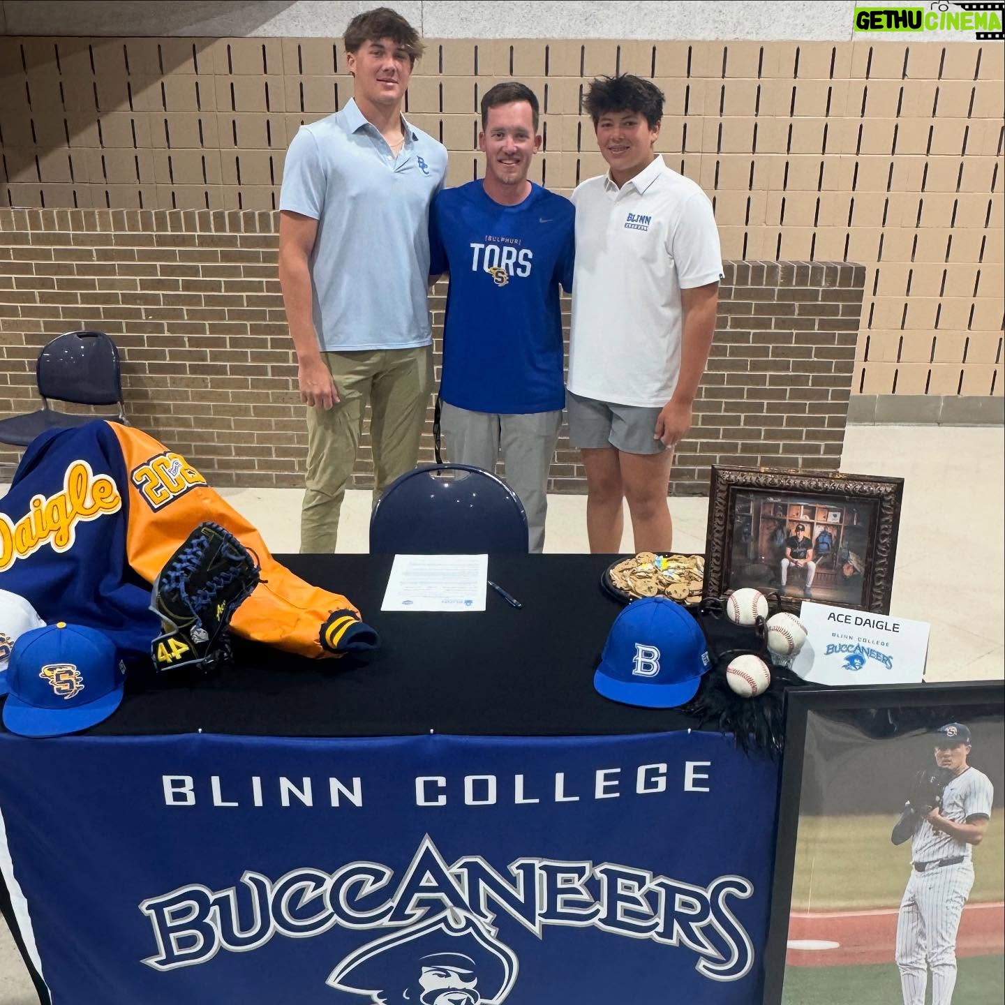Jennie Finch - 11.4K Likes - Signing Day for Ace w/ @blinn_baseball We couldn’t be more proud of him and so excited for him and his teammates to continue their athletic careers!
Go Tors, Go Bucs!
Sending so many thank you’s to all that have poured into our boy, we so appreciate you! 🙏🏽