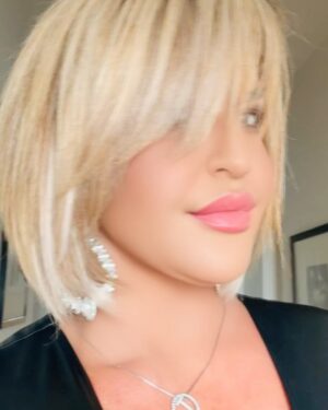 Jennifer Gimenez Instagram - Movie premiere night. Excited to say @timryandopeman and I consulted on #FinalRecovery movie. Kinda cool to add a new title to my resume. So I decided to get a new do. Thank you @manewizard for 5  hrs of transformation.