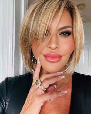 Jennifer Gimenez Instagram - Movie premiere night. Excited to say @timryandopeman and I consulted on #FinalRecovery movie. Kinda cool to add a new title to my resume. So I decided to get a new do. Thank you @manewizard for 5  hrs of transformation.