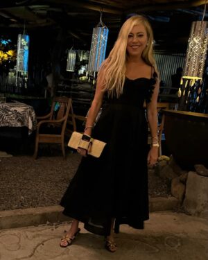 Jennifer Tilly Instagram - These pics are from a dinner in #SaintLucia that never aired: Where we all got glammed to eat dinner in the jungle and talk about our innermost feelings: We are nothing if not troupers!😆 Don’t miss part 1 of the #rhobh reunion tonight!