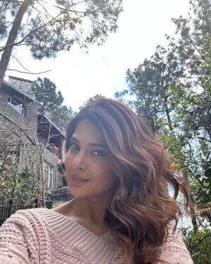 Jennifer Winget Instagram - When work ends early…
Step 1: Explore. 
Step 2: Take photos. 
Step 3: Pretend I do this all the time!