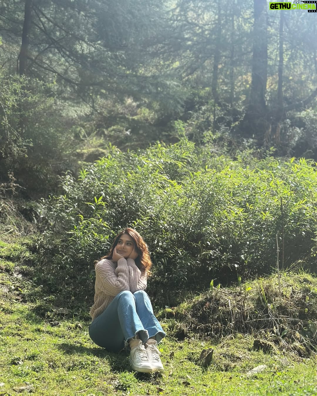 Jennifer Winget - 746.4K Likes - When work ends early…
Step 1: Explore.
Step 2: Take photos.
Step 3: Pretend I do this all the time!