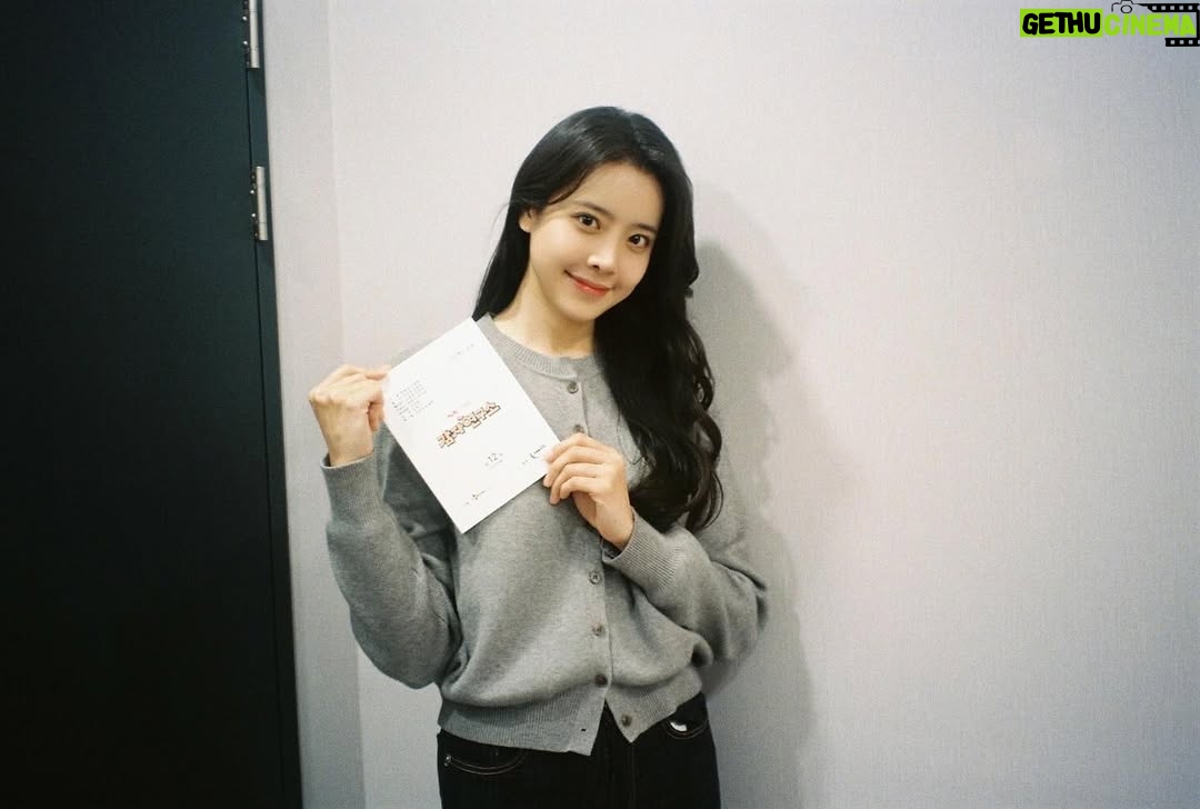 Jeong Sin-hye - 22.1K Likes - 감자연구소를 시청해주시고,
애정해주신 모든 분들께 진심으로 감사합니다-!
촬영하는 내내 좋은 추억들만 쌓은 고마운 작품이었어요.
아쉽지만, 이제 윤희진은 이만 물러갑니다🌻💛
#감자연구소 #윤희진