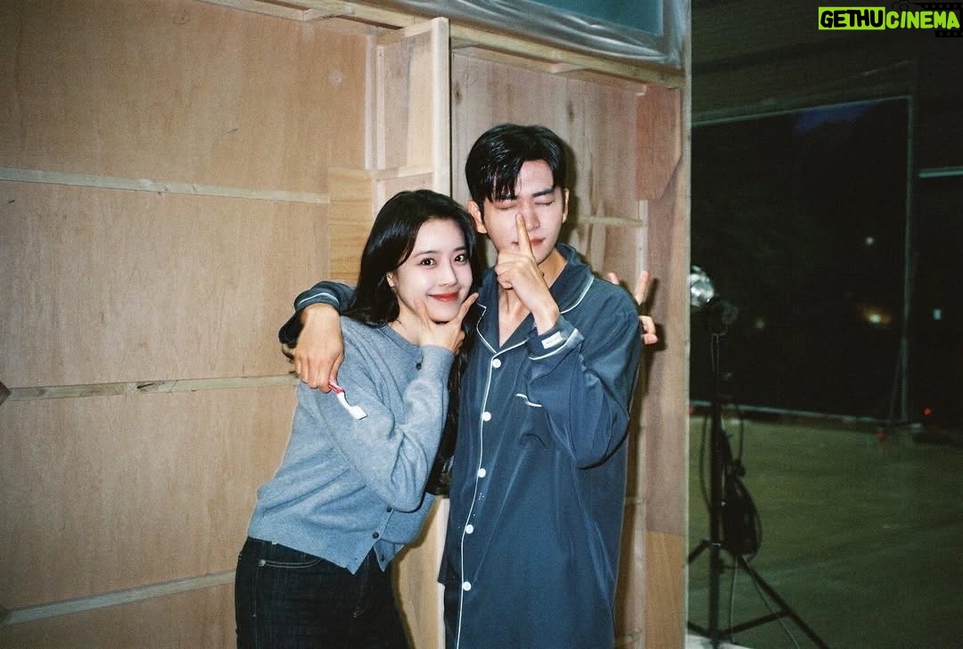 Jeong Sin-hye - 22.1K Likes - 감자연구소를 시청해주시고,
애정해주신 모든 분들께 진심으로 감사합니다-!
촬영하는 내내 좋은 추억들만 쌓은 고마운 작품이었어요.
아쉽지만, 이제 윤희진은 이만 물러갑니다🌻💛
#감자연구소 #윤희진