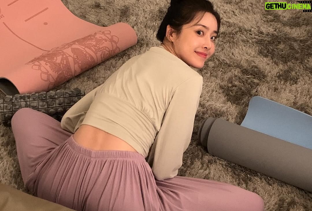 Jeong Sin-hye - 22.1K Likes - 감자연구소를 시청해주시고,
애정해주신 모든 분들께 진심으로 감사합니다-!
촬영하는 내내 좋은 추억들만 쌓은 고마운 작품이었어요.
아쉽지만, 이제 윤희진은 이만 물러갑니다🌻💛
#감자연구소 #윤희진