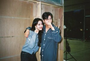 Jeong Sin-hye Instagram - 감자연구소를 시청해주시고, 
애정해주신 모든 분들께 진심으로 감사합니다-! 
촬영하는 내내 좋은 추억들만 쌓은 고마운 작품이었어요.

아쉽지만, 이제 윤희진은 이만 물러갑니다🌻💛

#감자연구소 #윤희진