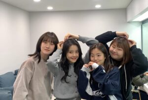 Jeong Sin-hye Instagram - 감자연구소를 시청해주시고, 
애정해주신 모든 분들께 진심으로 감사합니다-! 
촬영하는 내내 좋은 추억들만 쌓은 고마운 작품이었어요.

아쉽지만, 이제 윤희진은 이만 물러갑니다🌻💛

#감자연구소 #윤희진
