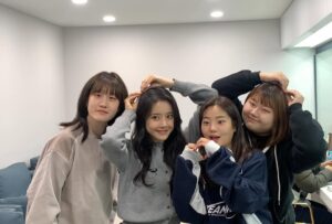 Jeong Sin-hye Instagram - 감자연구소를 시청해주시고, 
애정해주신 모든 분들께 진심으로 감사합니다-! 
촬영하는 내내 좋은 추억들만 쌓은 고마운 작품이었어요.

아쉽지만, 이제 윤희진은 이만 물러갑니다🌻💛

#감자연구소 #윤희진