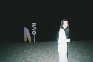 Jeong Sin-hye Instagram - 감자연구소를 시청해주시고, 
애정해주신 모든 분들께 진심으로 감사합니다-! 
촬영하는 내내 좋은 추억들만 쌓은 고마운 작품이었어요.

아쉽지만, 이제 윤희진은 이만 물러갑니다🌻💛

#감자연구소 #윤희진