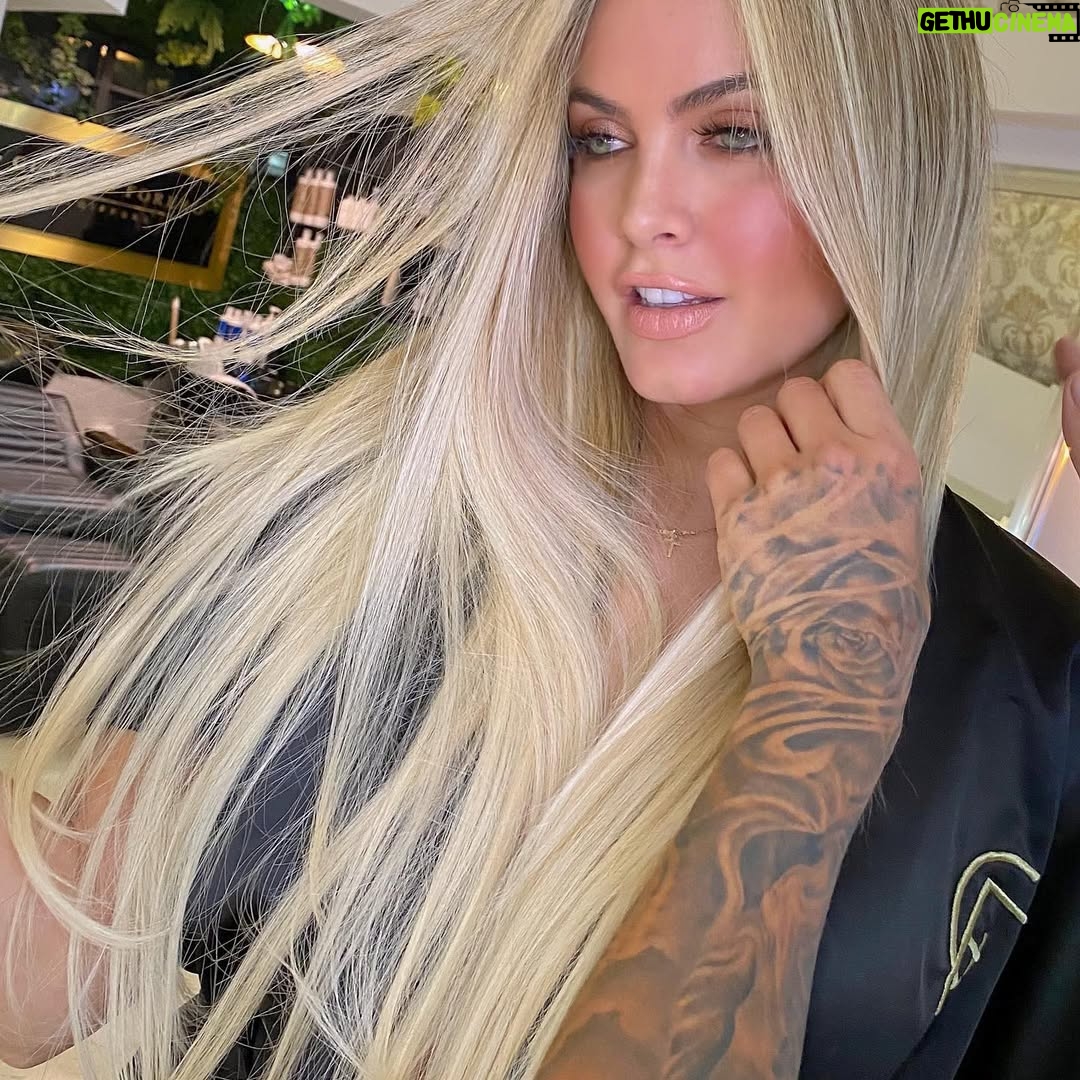 Jery Sandoval - 18.9K Likes - Que color les gusta más? 💇🏼♀️ @gus_fd
