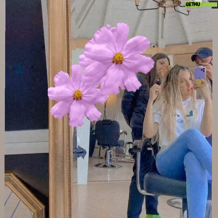Jery Sandoval - 18.9K Likes - Que color les gusta más? 💇🏼♀️ @gus_fd