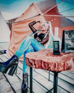 Jery Sandoval Instagram - @joyasedimarty ⭐️
Cuál es tu oro favorito? 
Rosado, blanco, amarillo?

#tbt #instagood #amoryamistad #joyas #oro #glamping