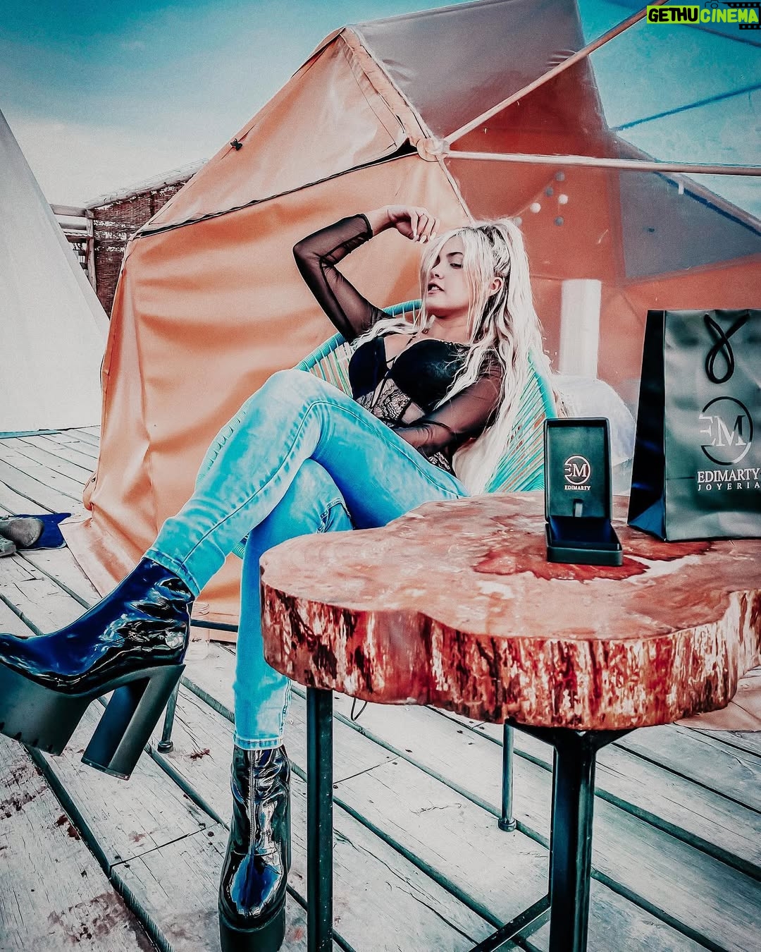 Jery Sandoval - 14.8K Likes - @joyasedimarty ⭐️
Cuál es tu oro favorito?
Rosado, blanco, amarillo?
#tbt #instagood #amoryamistad #joyas #oro #glamping