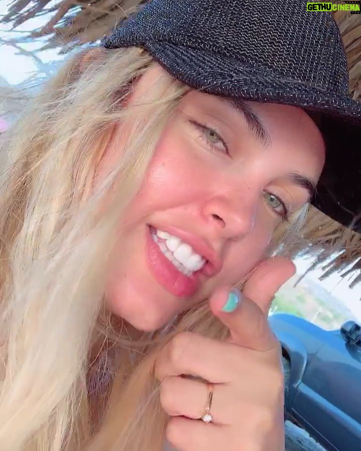Jery Sandoval - 5K Likes - 🌴🥥🌴☀️