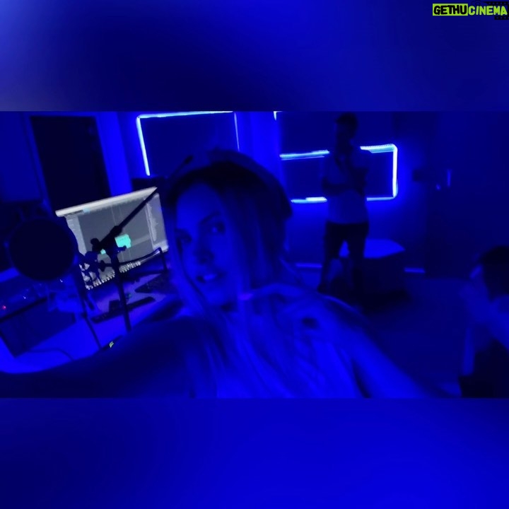 Jery Sandoval - 2.5K Likes - Grabando un cover 🎙 @mindmusicgroup