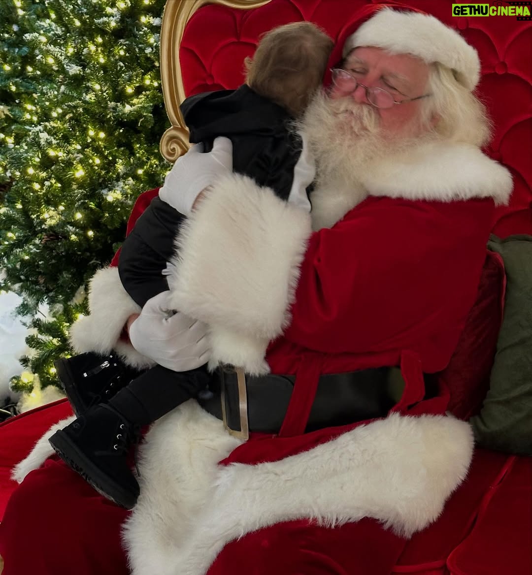 Jessica Azar - 16.1K Likes - Blessed to be feeling the real joy of Christmas with both of you, my most precious gift 🫶🏻🎄
On another note, seriously considering playing “Elf on the Shelf” all year long 🎅🏼
