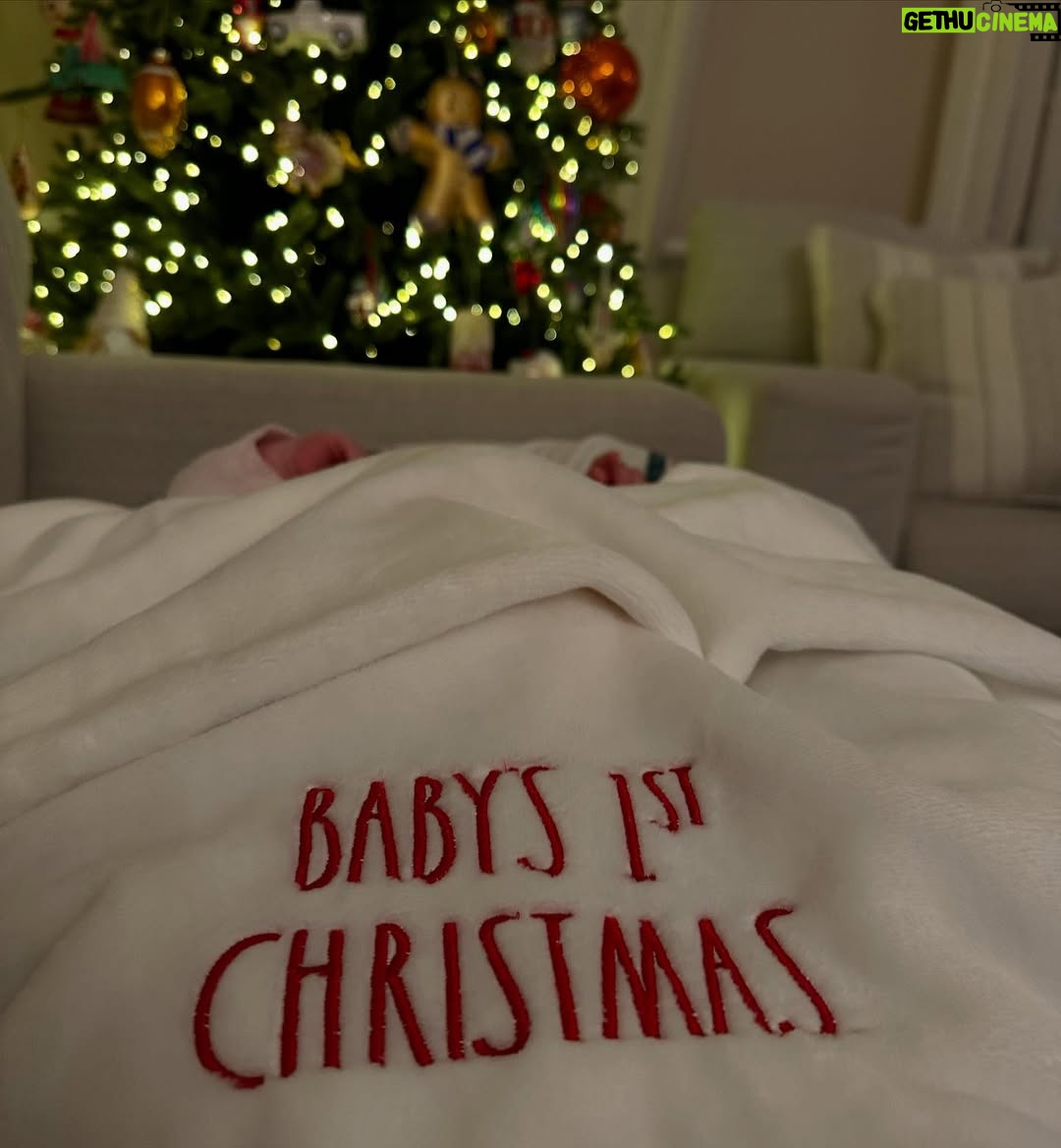 Jessica Azar - 16.1K Likes - Blessed to be feeling the real joy of Christmas with both of you, my most precious gift 🫶🏻🎄
On another note, seriously considering playing “Elf on the Shelf” all year long 🎅🏼