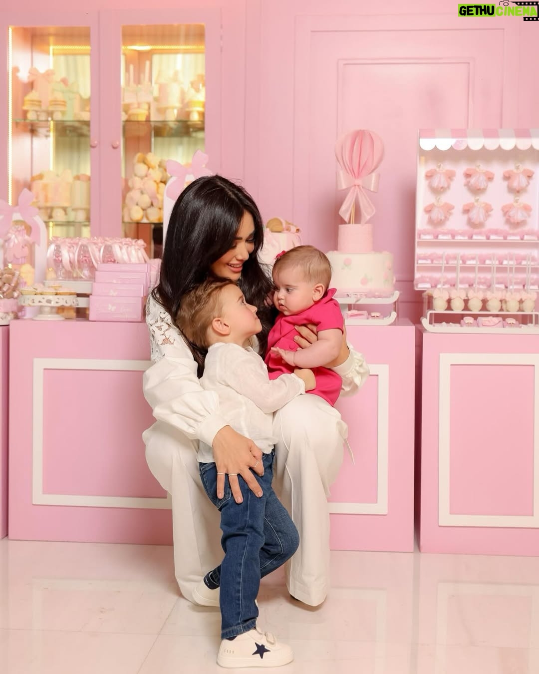 Jessica Azar - 18.6K Likes - I must have done something truly beautiful to be blessed with these two little souls 🤍 #grateful🙏 #mamaoftwo💙💗