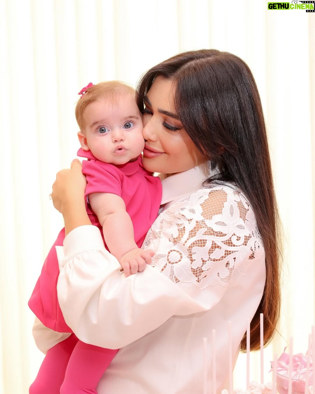 Jessica Azar - 18.6K Likes - I must have done something truly beautiful to be blessed with these two little souls 🤍 #grateful🙏 #mamaoftwo💙💗