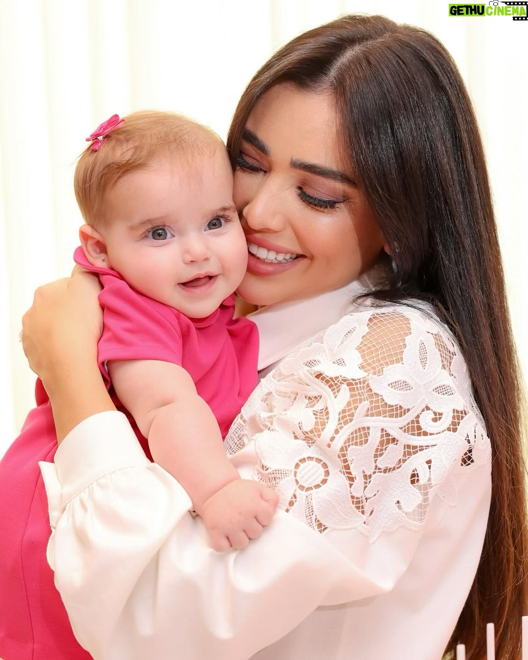 Jessica Azar - 18.6K Likes - I must have done something truly beautiful to be blessed with these two little souls 🤍 #grateful🙏 #mamaoftwo💙💗