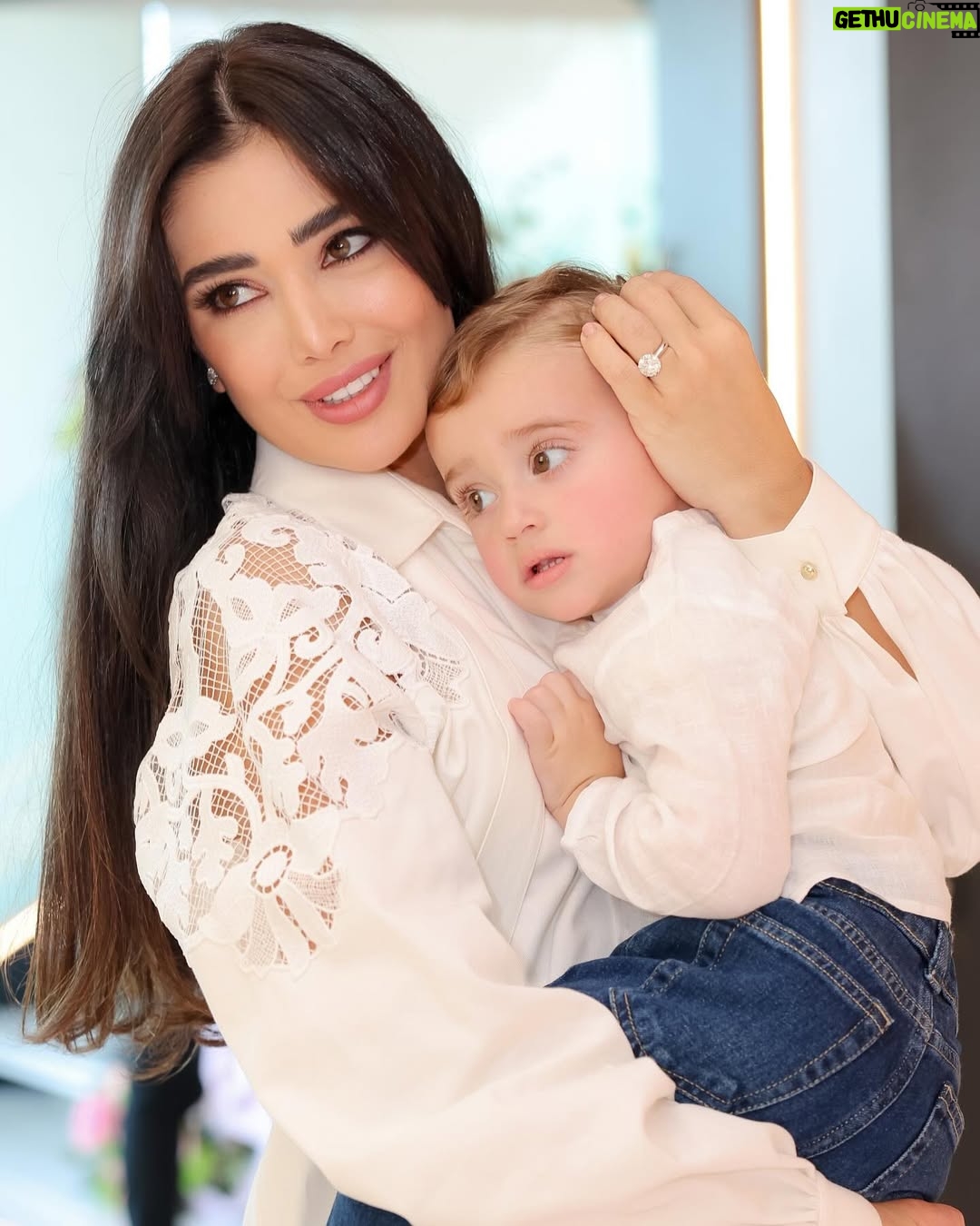 Jessica Azar - 18.6K Likes - I must have done something truly beautiful to be blessed with these two little souls 🤍 #grateful🙏 #mamaoftwo💙💗