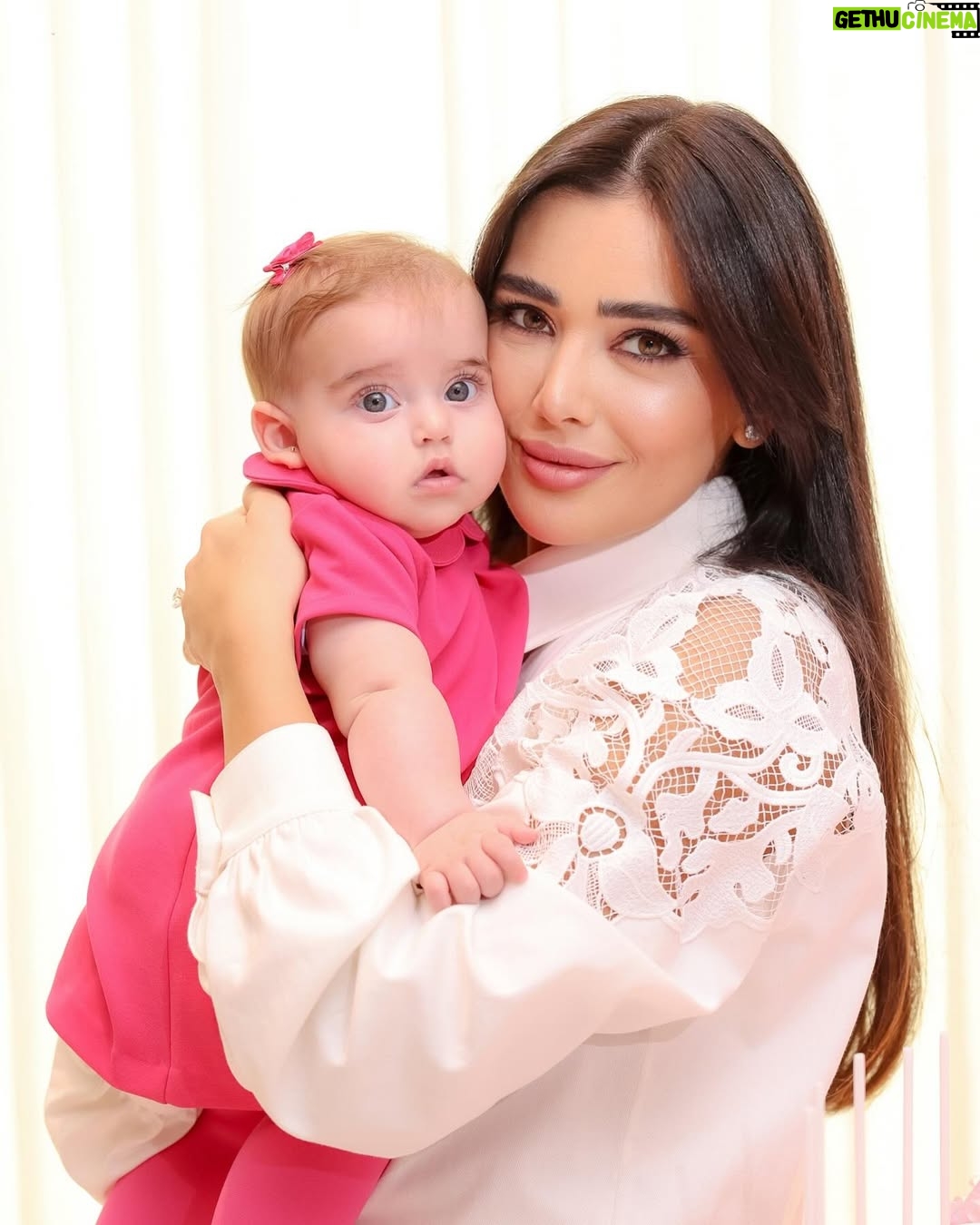 Jessica Azar - 18.6K Likes - I must have done something truly beautiful to be blessed with these two little souls 🤍 #grateful🙏 #mamaoftwo💙💗