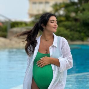 Jessica Azar Instagram - 🤰🏻💚 🌊