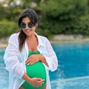Jessica Azar Instagram - 🤰🏻💚 🌊