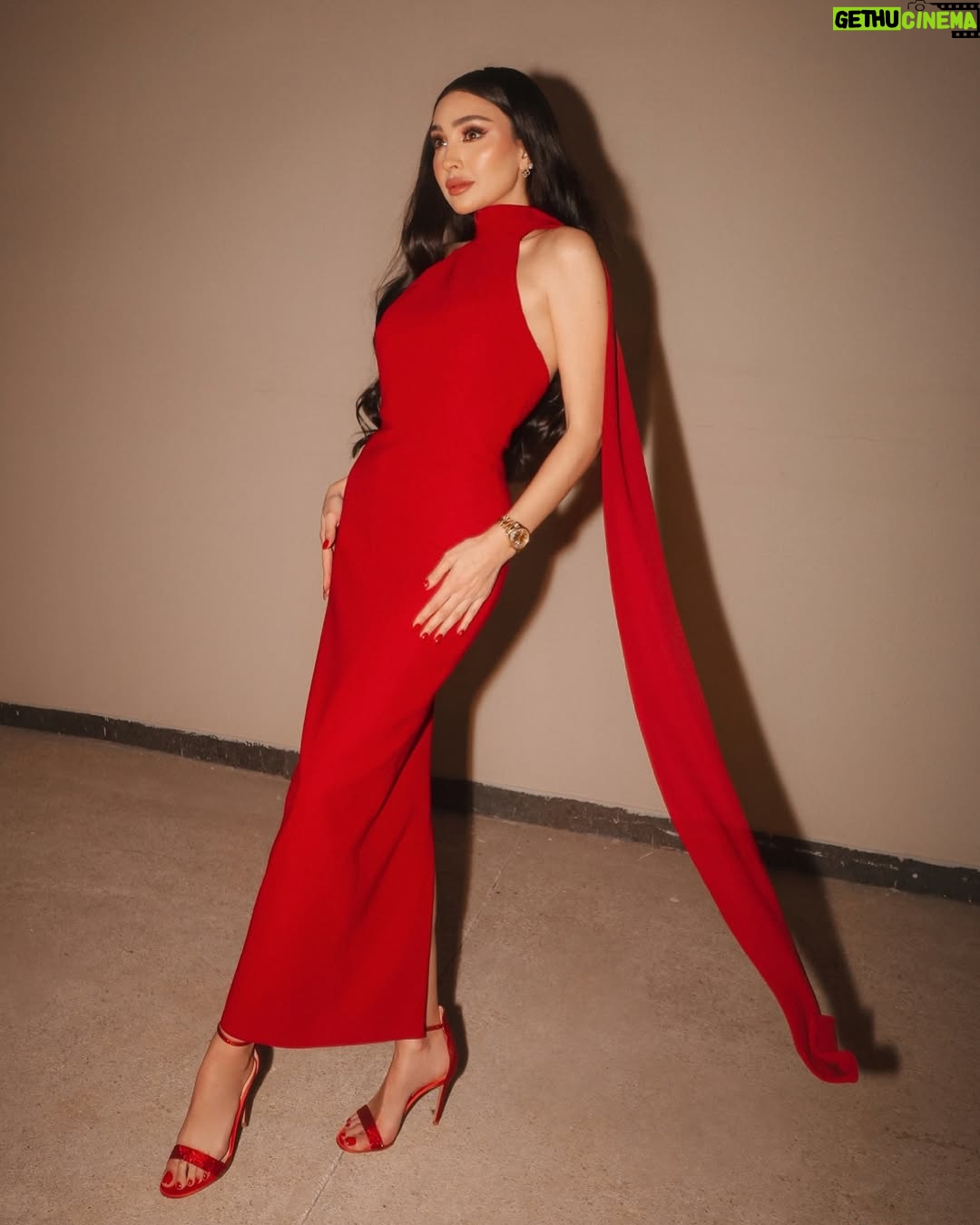 Jessy Abdo - 84.5K Likes - When in doubt wear Red ❤️
#jessyabdo #جيسي_عبدو
