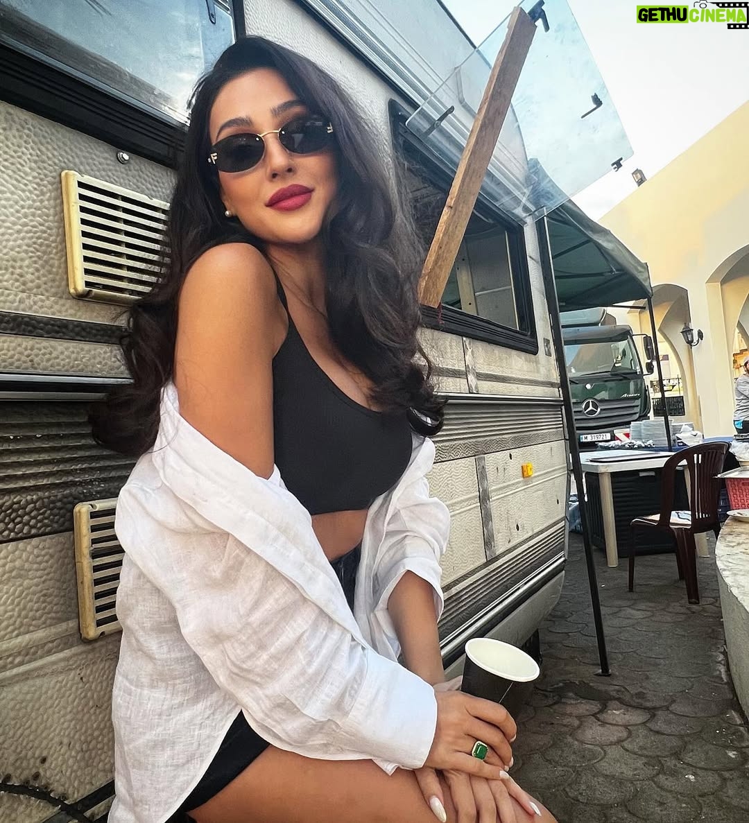 Jessy Abdo - 74K Likes - Set life 🎥
شتقتلكن كتير .. ما عم نزل صور الي فترة لاني عم صوّر مسلسل #عرابة_بيروت لاول مرة مع المخرج المميز #فيليب_أسمر كتابة #نور_شيشكلي و #مازن_طه انتاج #إيغل_فيلمز .. يا ريت فيني نزّلكن شي من يلي عم صورو رح مووووت تشوفو الشغل لانو طالع شي روعة من الروعات 🥳🥳🥳🥳
#jessyabdo #جيسي_عبدو