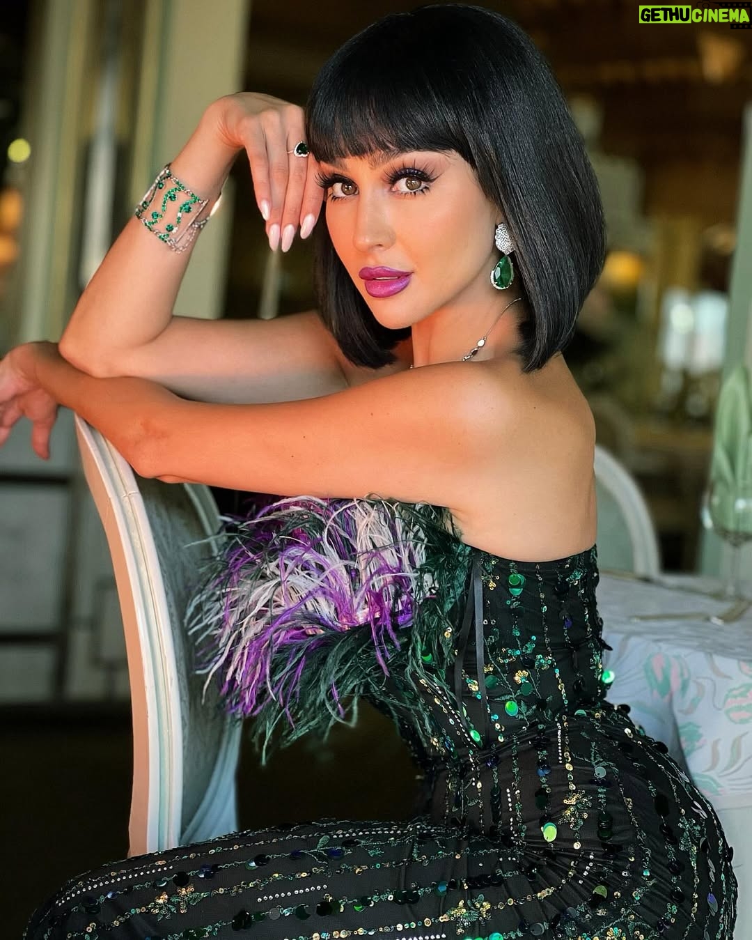 Jessy Abdo - 91.8K Likes - Zeina 💜
كل يلي فيي قلكن ياه انها مش ناوية عالخير 🤭 صار فيكن تفوتو تحضروا اول حلقتين من #عرابة_بيروت على #شاهد @shahid.vod #جيسي_عبدو #jessyabdo