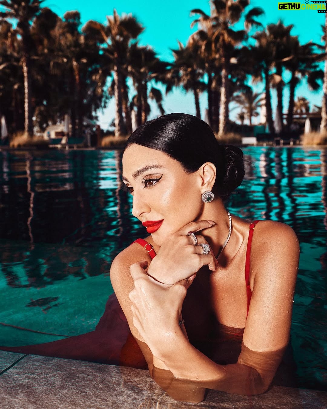 Jessy Abdo - 86.8K Likes - There is a shade of Red for every woman ♥️
#jessyabdo #جيسي_عبدو