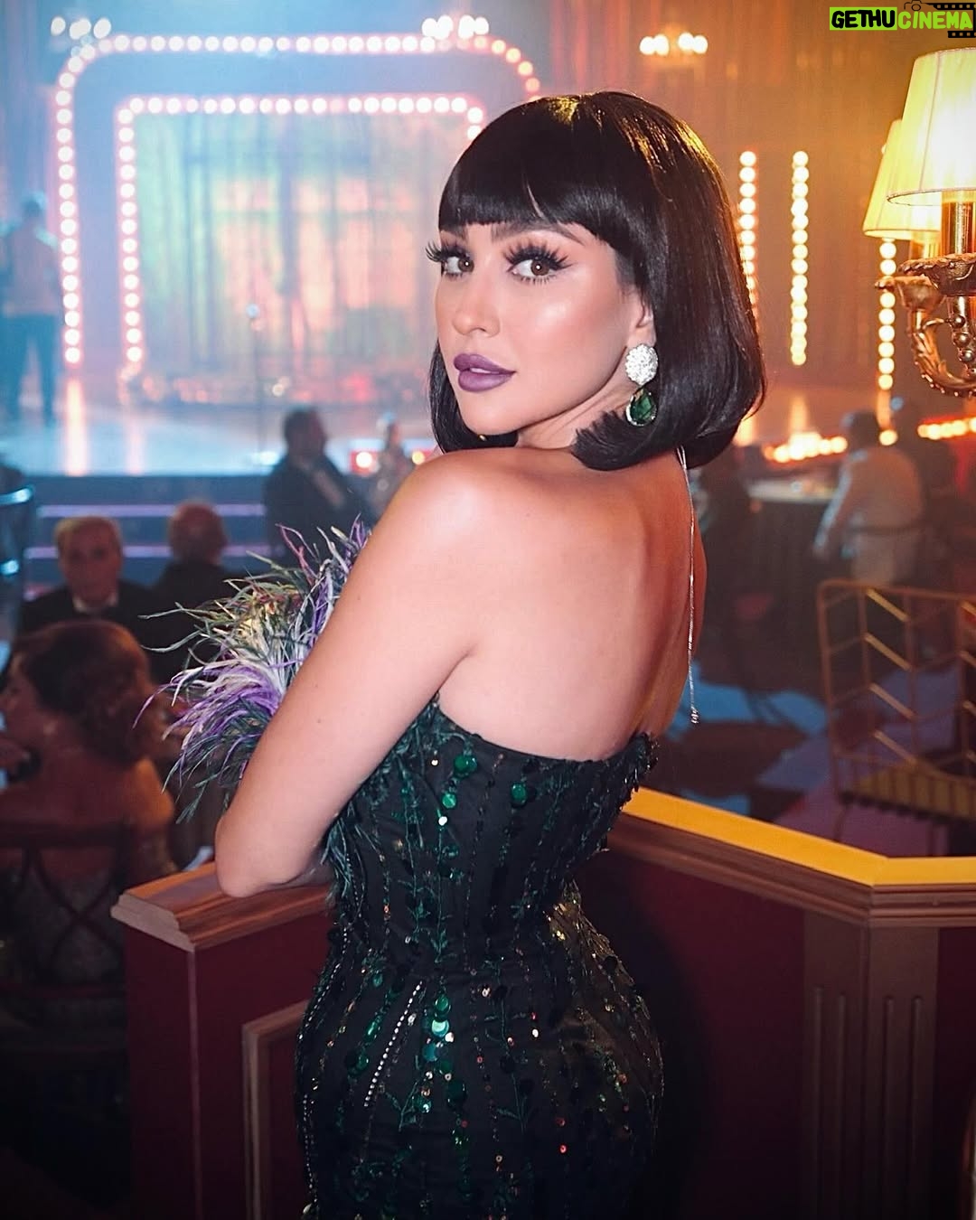 Jessy Abdo - 91.8K Likes - Zeina 💜
كل يلي فيي قلكن ياه انها مش ناوية عالخير 🤭 صار فيكن تفوتو تحضروا اول حلقتين من #عرابة_بيروت على #شاهد @shahid.vod #جيسي_عبدو #jessyabdo