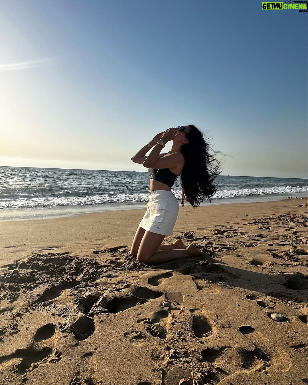 Jessy Abdo - 64.5K Likes - Im happy anywhere im near the ocean 🏖️
#jessyabdo #جيسي_عبدو