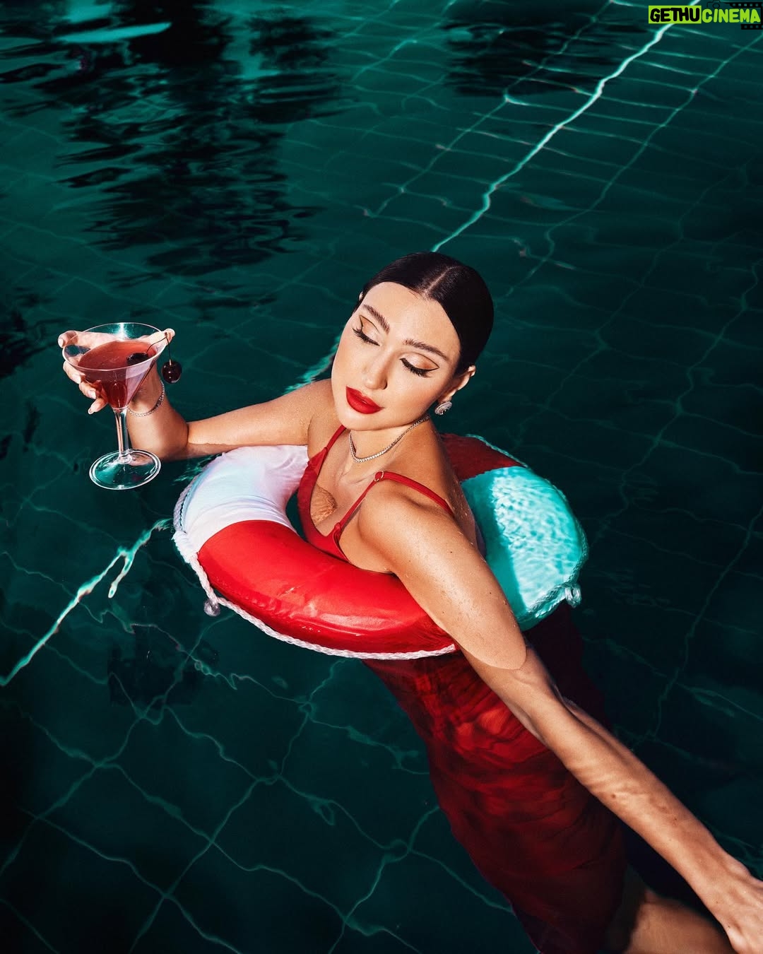Jessy Abdo - 80.8K Likes - Cheers to a Wonderful Summer 🍷
#jessyabdo #جيسي_عبدو #jessy_abdo