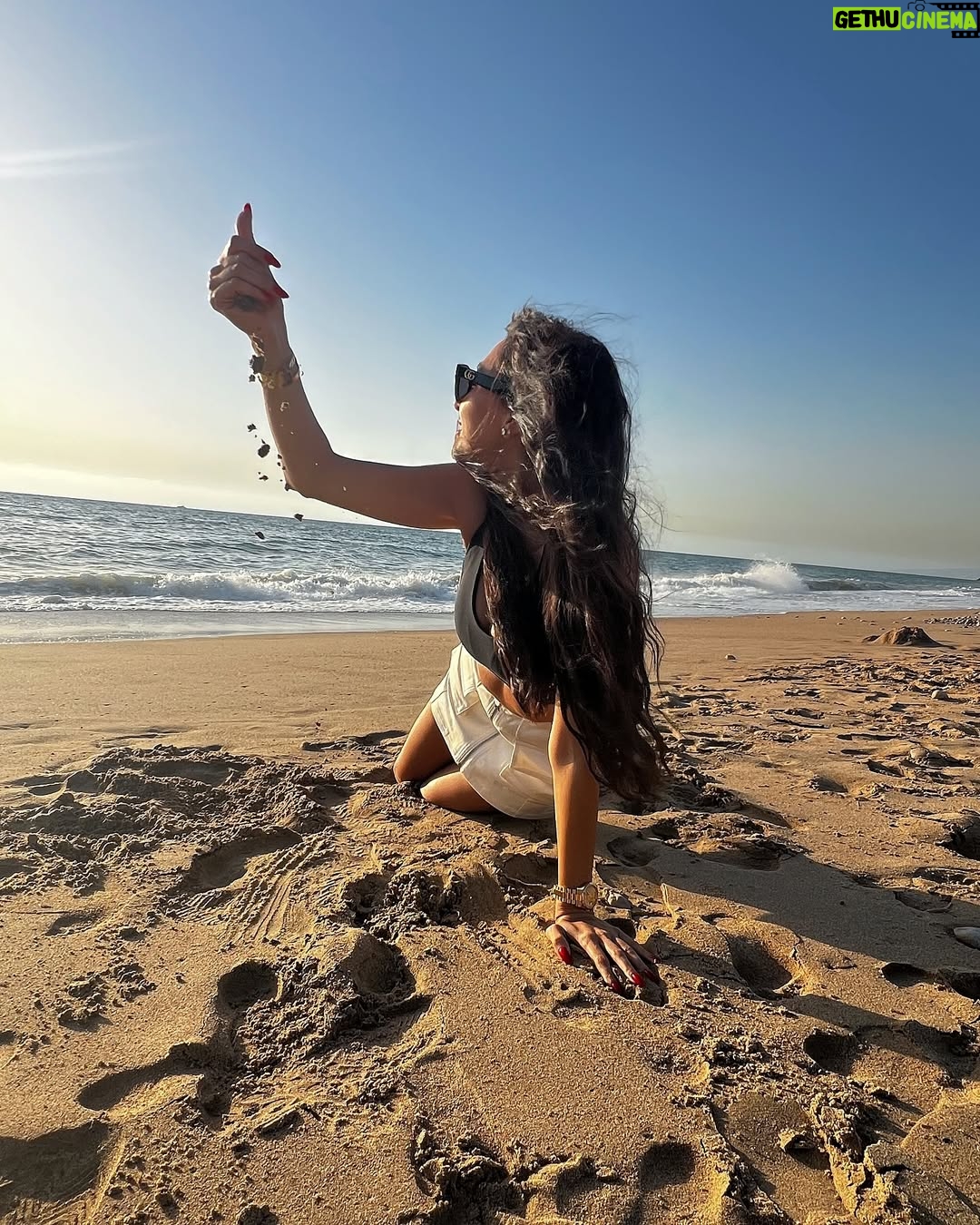 Jessy Abdo - 64.5K Likes - Im happy anywhere im near the ocean 🏖️
#jessyabdo #جيسي_عبدو